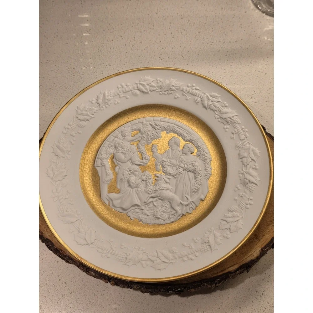 Franklin Porcelain 1977 Christmas Plate Deck the Halls Bisque Bavaria with Stand
